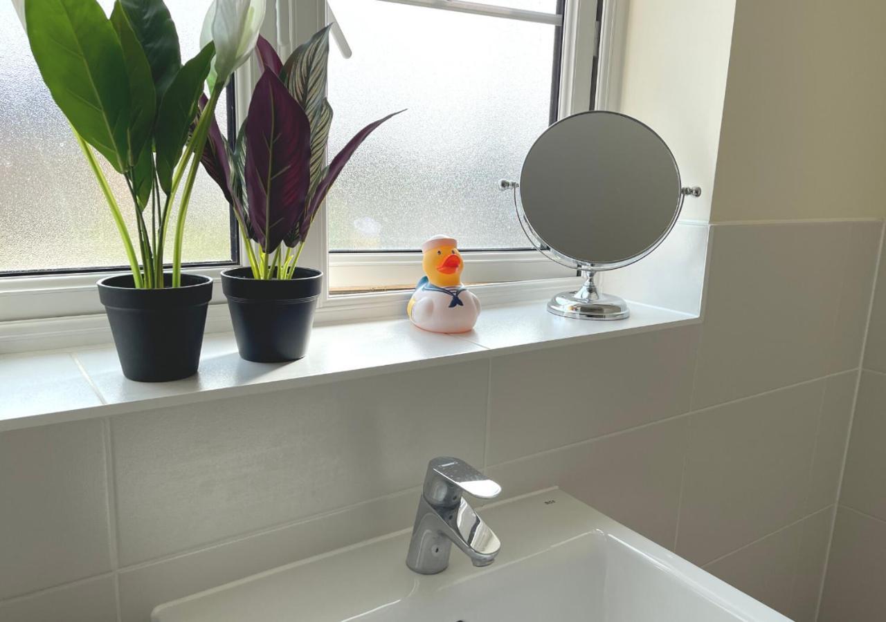 Ashford Holiday Home Sleeps 6 Free Parking Wifi Willesborough Экстерьер фото