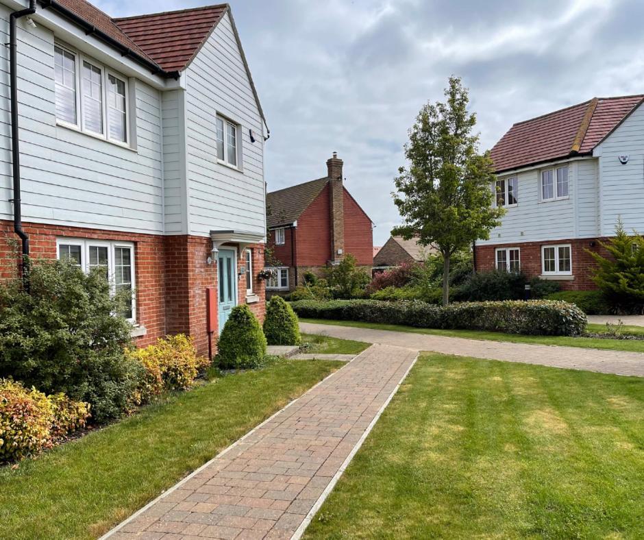 Ashford Holiday Home Sleeps 6 Free Parking Wifi Willesborough Экстерьер фото